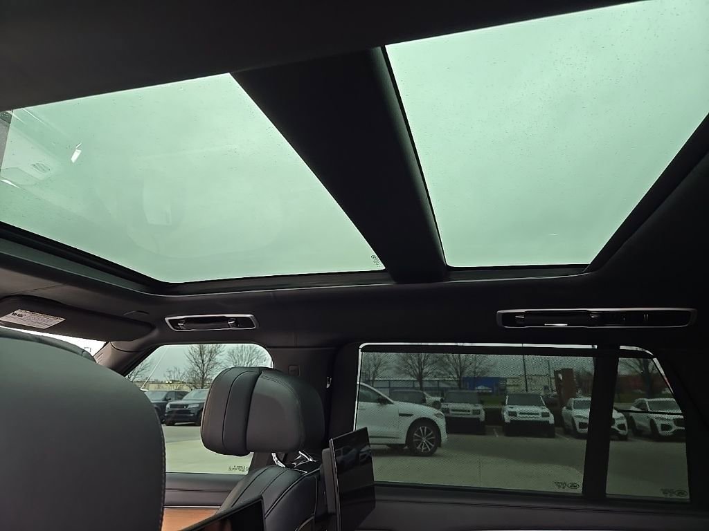 Used 2023 Land Rover Range Rover SV image 15