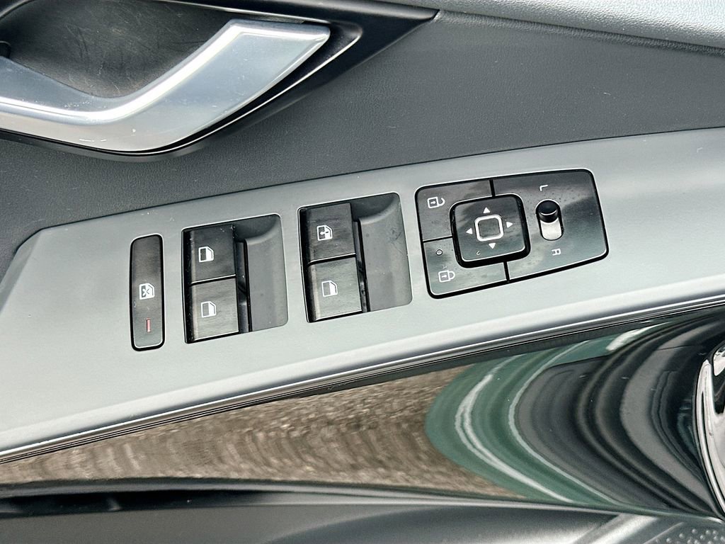 Used 2024 Kia Niro EX FWD image 18