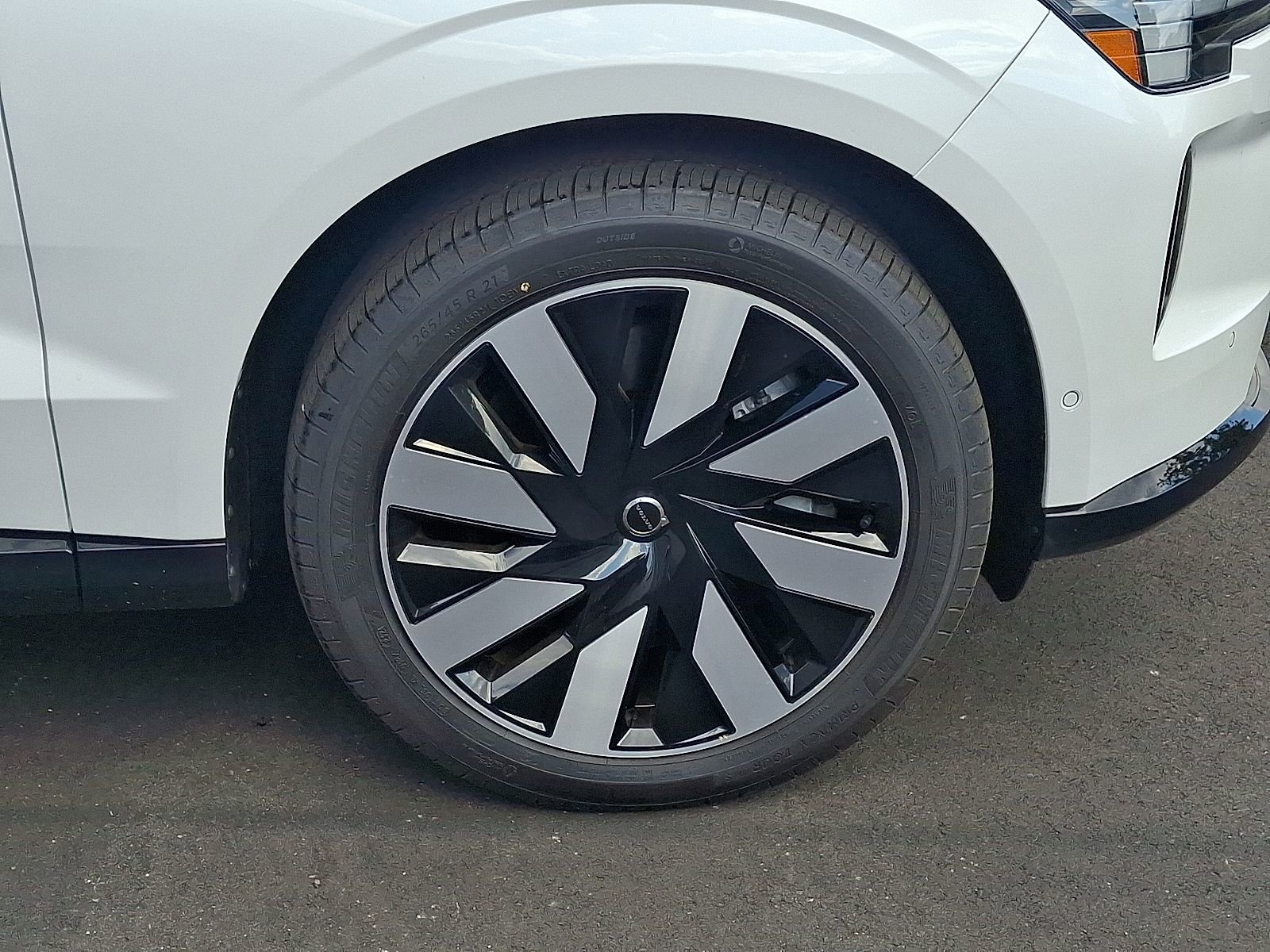 New 2025 Volvo EX90 Ultra image 8