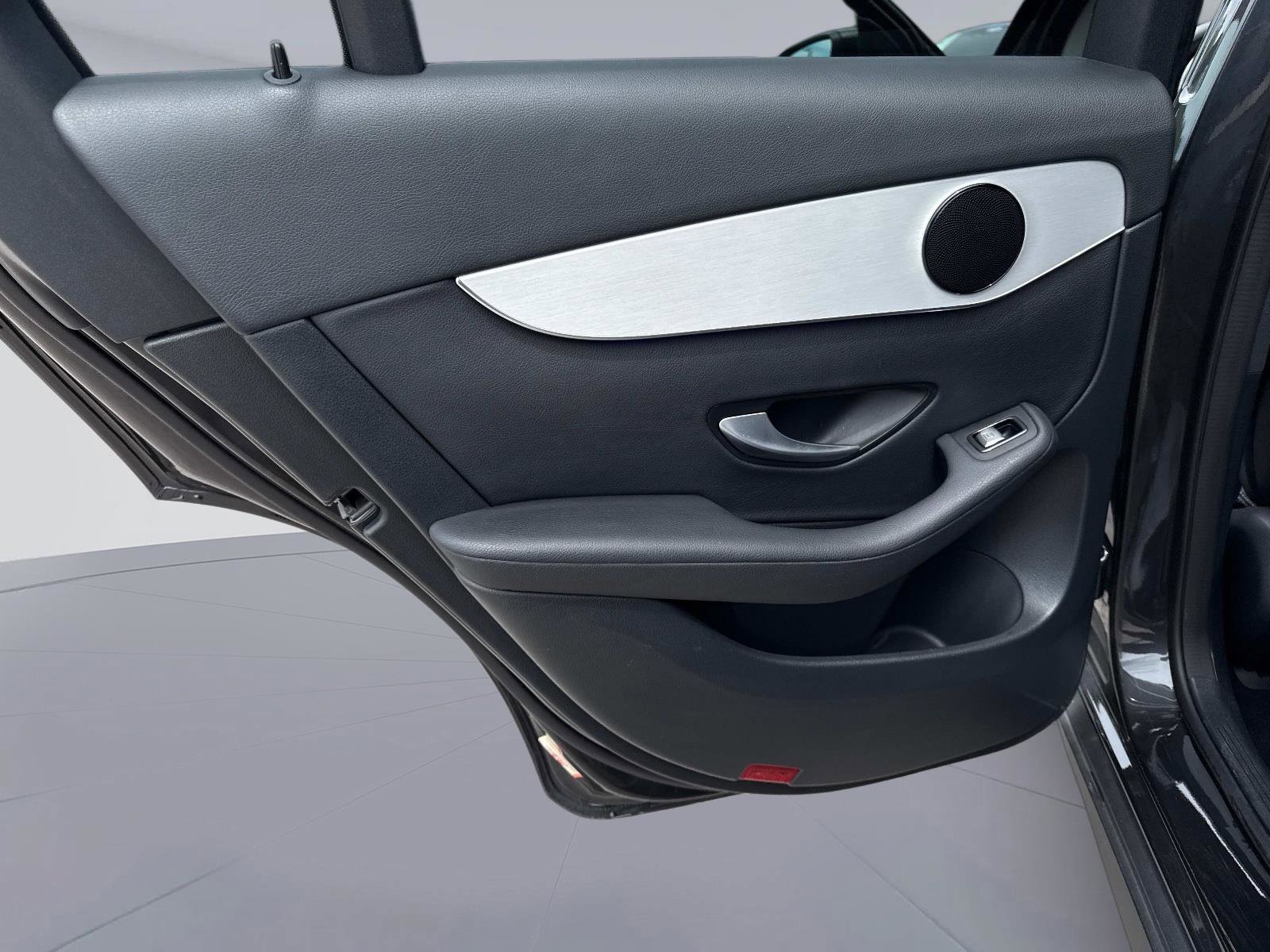 Used 2022 Mercedes-Benz GLC 300 image 12