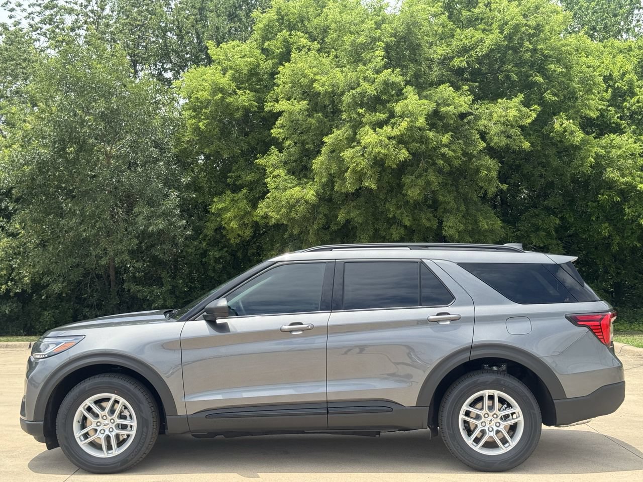 New 2026 Ford Explorer Active AWD/4WD image 3