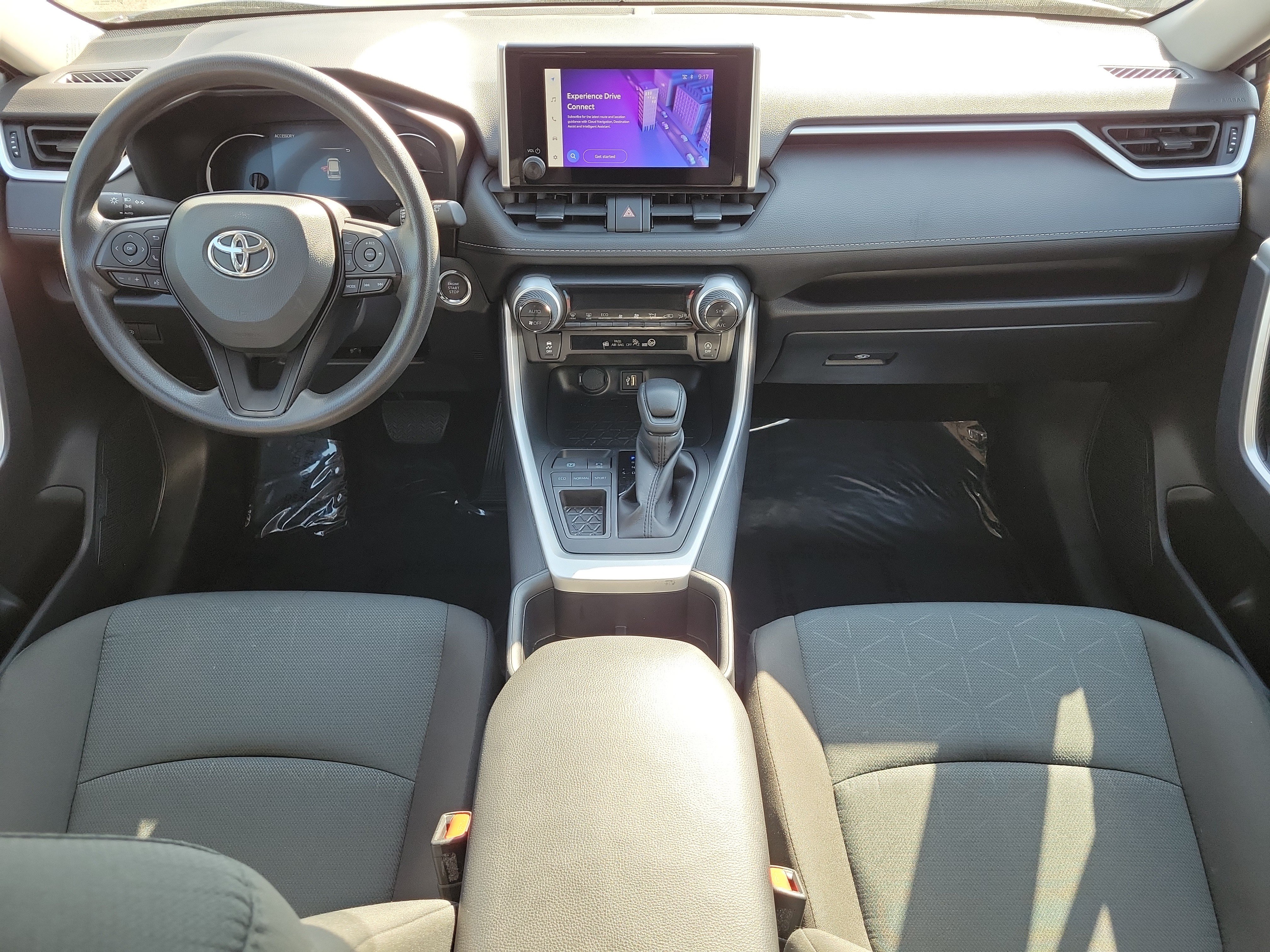 Used 2025 Toyota RAV4 XLE FWD image 21