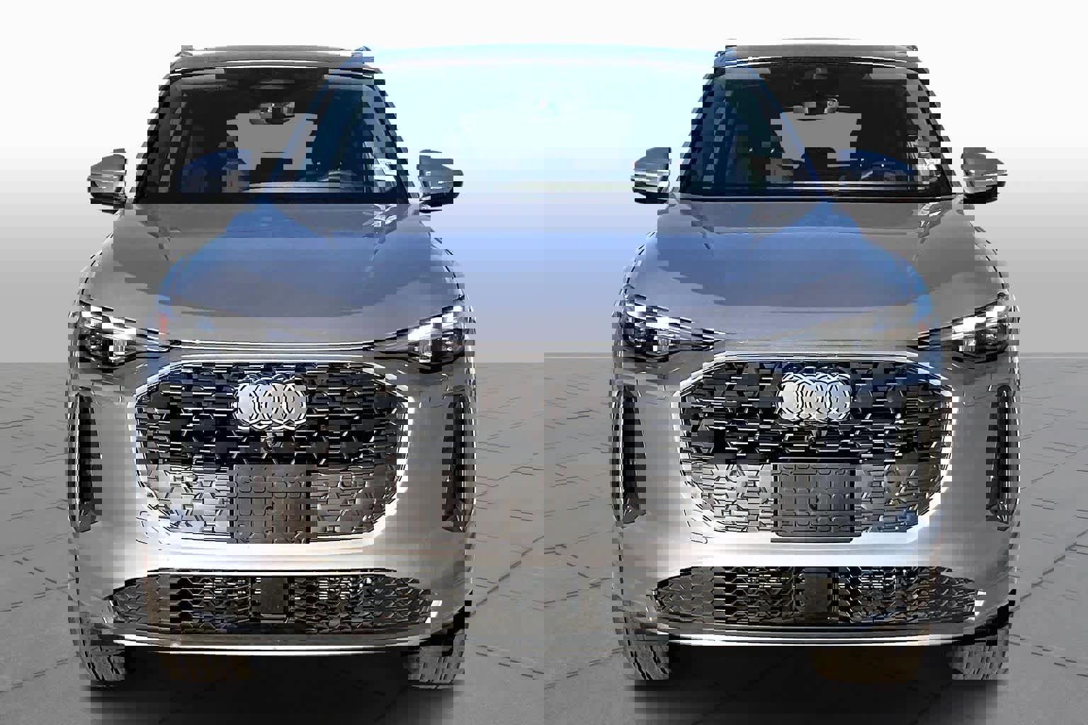 Used 2025 Audi Q5 Premium w/ Convenience Package image 3