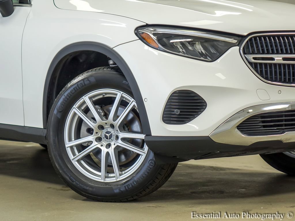 Used 2023 Mercedes-Benz GLC 300 4MATIC w/ Exclusive Trim Package image 4