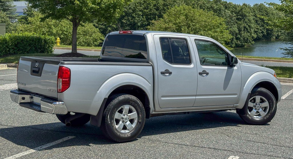 Used 2013 Nissan Frontier SV AWD/4WD image 13