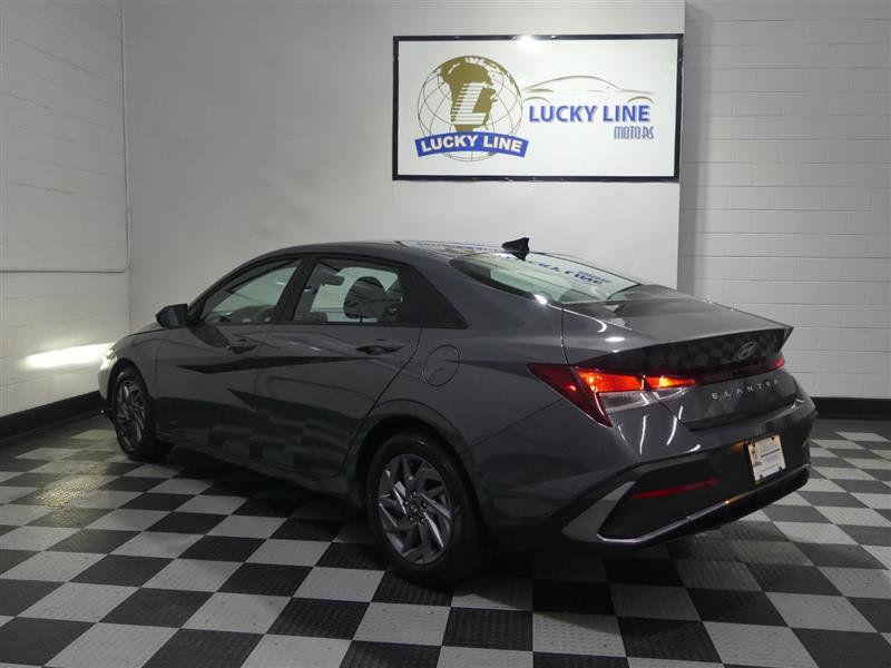 Used 2024 Hyundai Elantra SEL FWD image 11