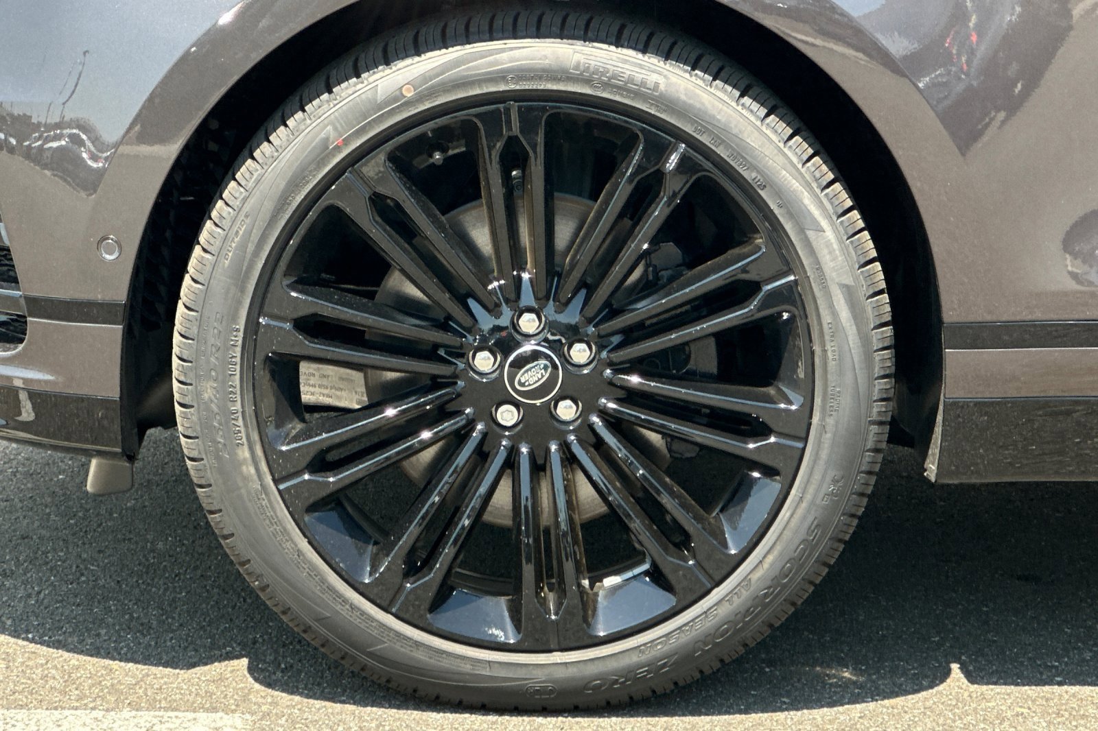 New 2026 Land Rover Range Rover Velar Dynamic SE image 33