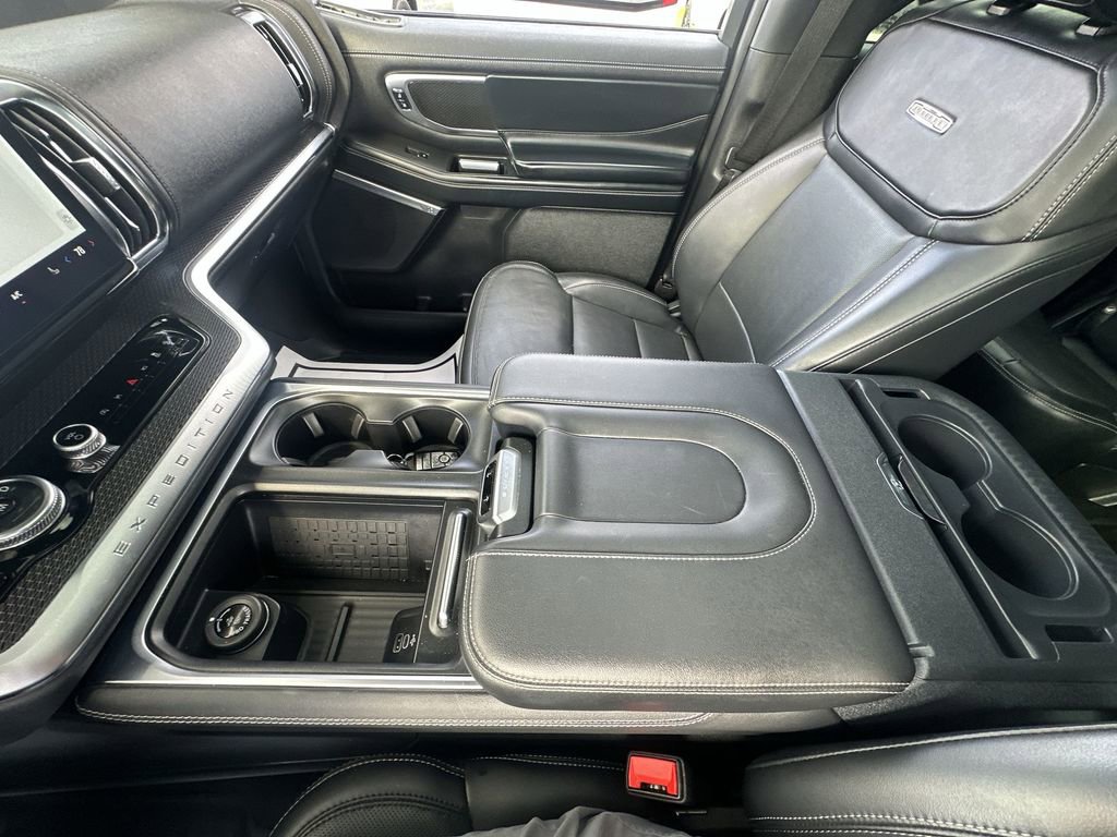 Used 2025 Ford Expedition Max Platinum w/ Stealth Performance Package AWD/4WD image 27