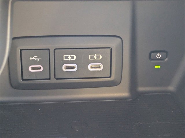 Used 2024 Toyota Venza XLE image 18