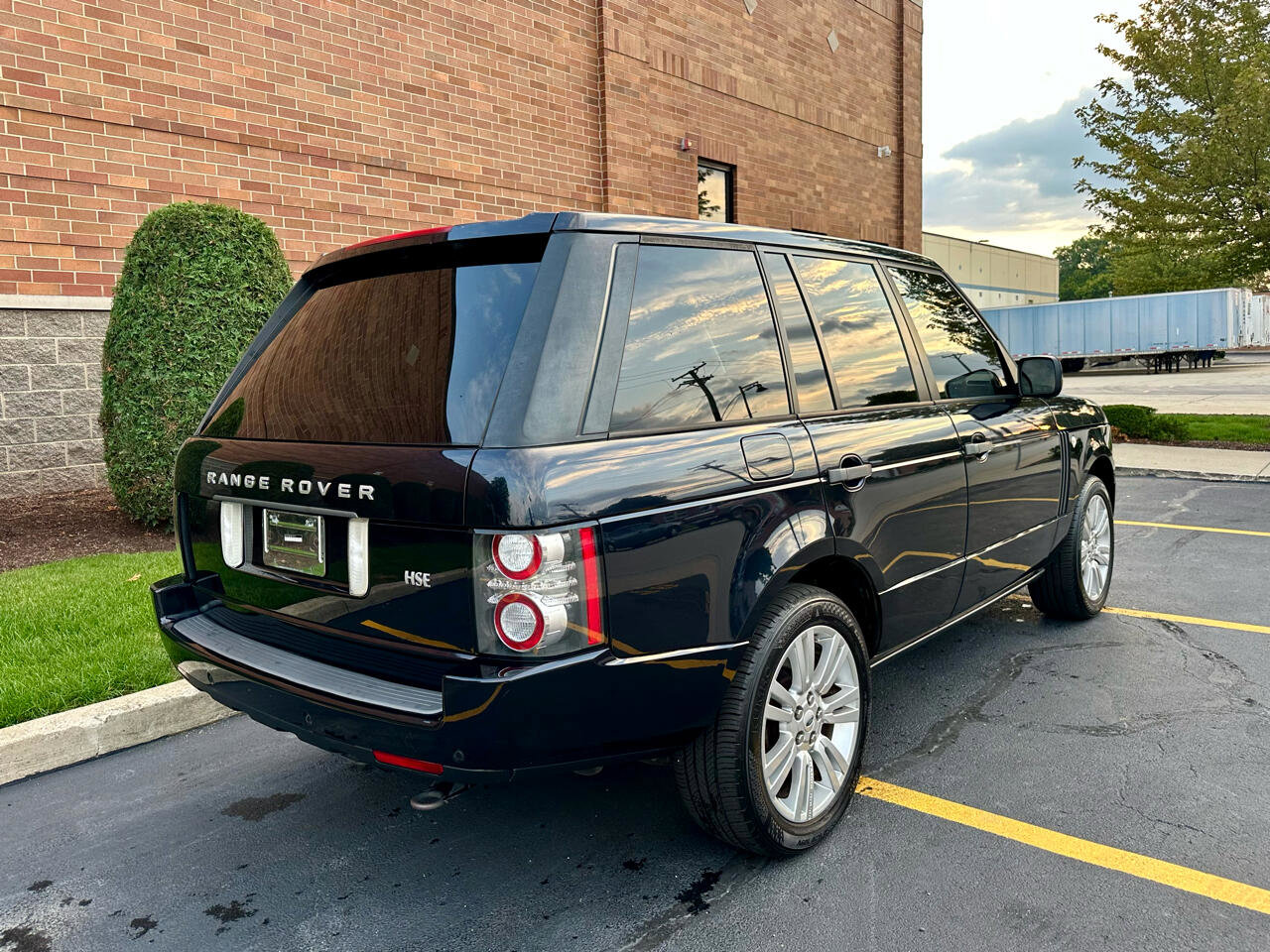 Used 2010 Land Rover Range Rover HSE LUX image 32