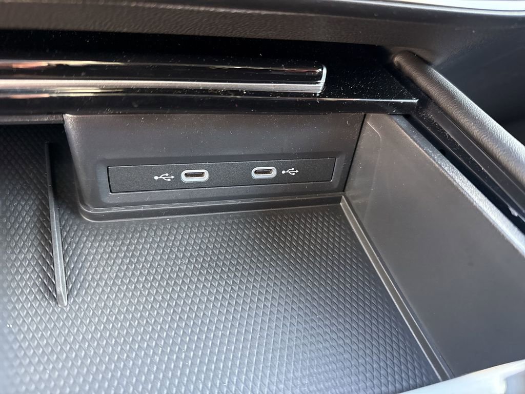 Used 2025 Volkswagen Atlas Peak Edition SE image 37