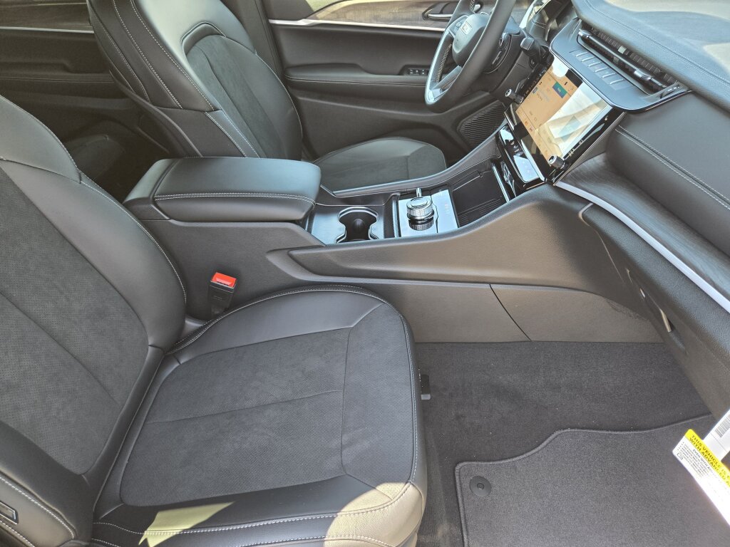 New 2026 Jeep Grand Cherokee L Altitude AWD/4WD image 15