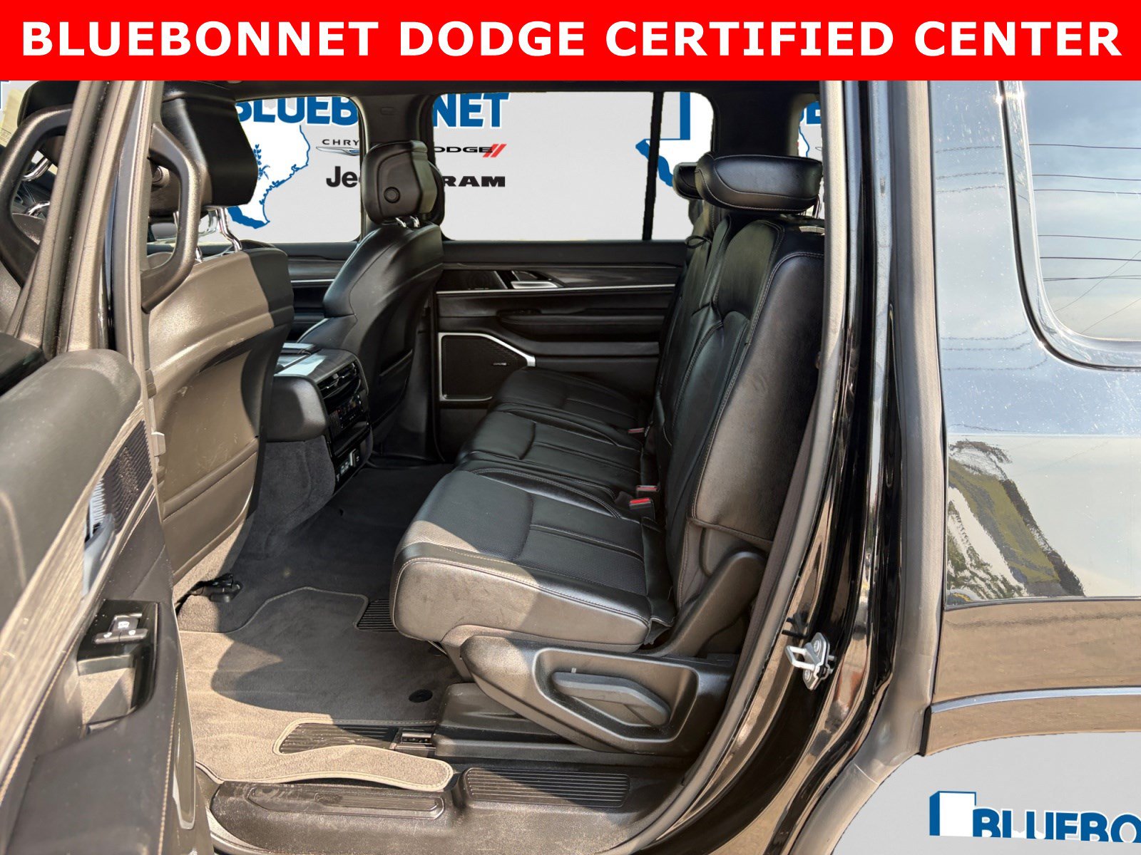 Used 2024 Jeep Wagoneer Series II w/ Flexible Seating Group RWD image 22