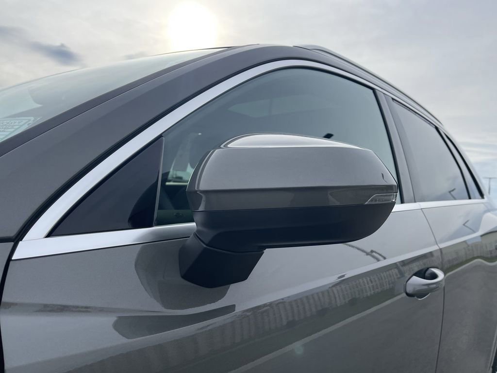 Used 2025 Audi Q3 2.0T Premium image 11