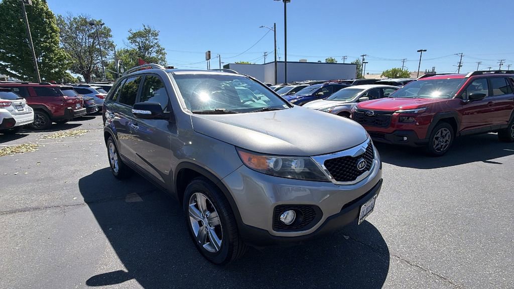 Used 2013 Kia Sorento EX w/ EX V6 Premium Pkg FWD image 2