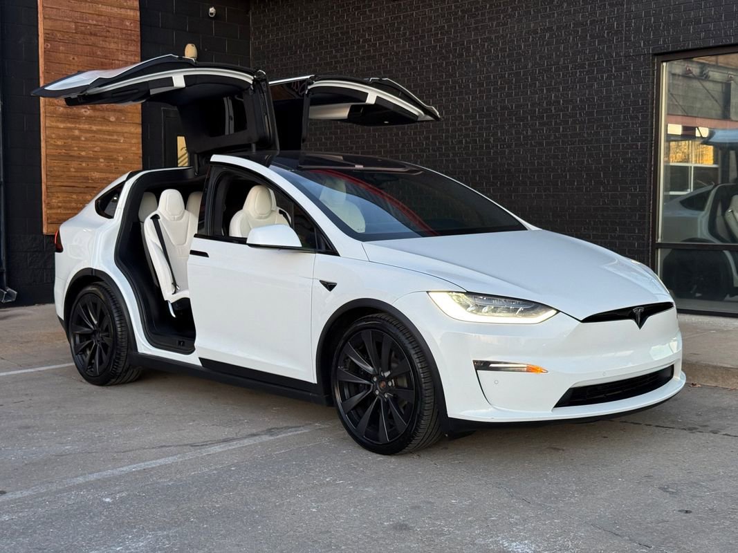 Used 2022 Tesla Model X Plaid image 9
