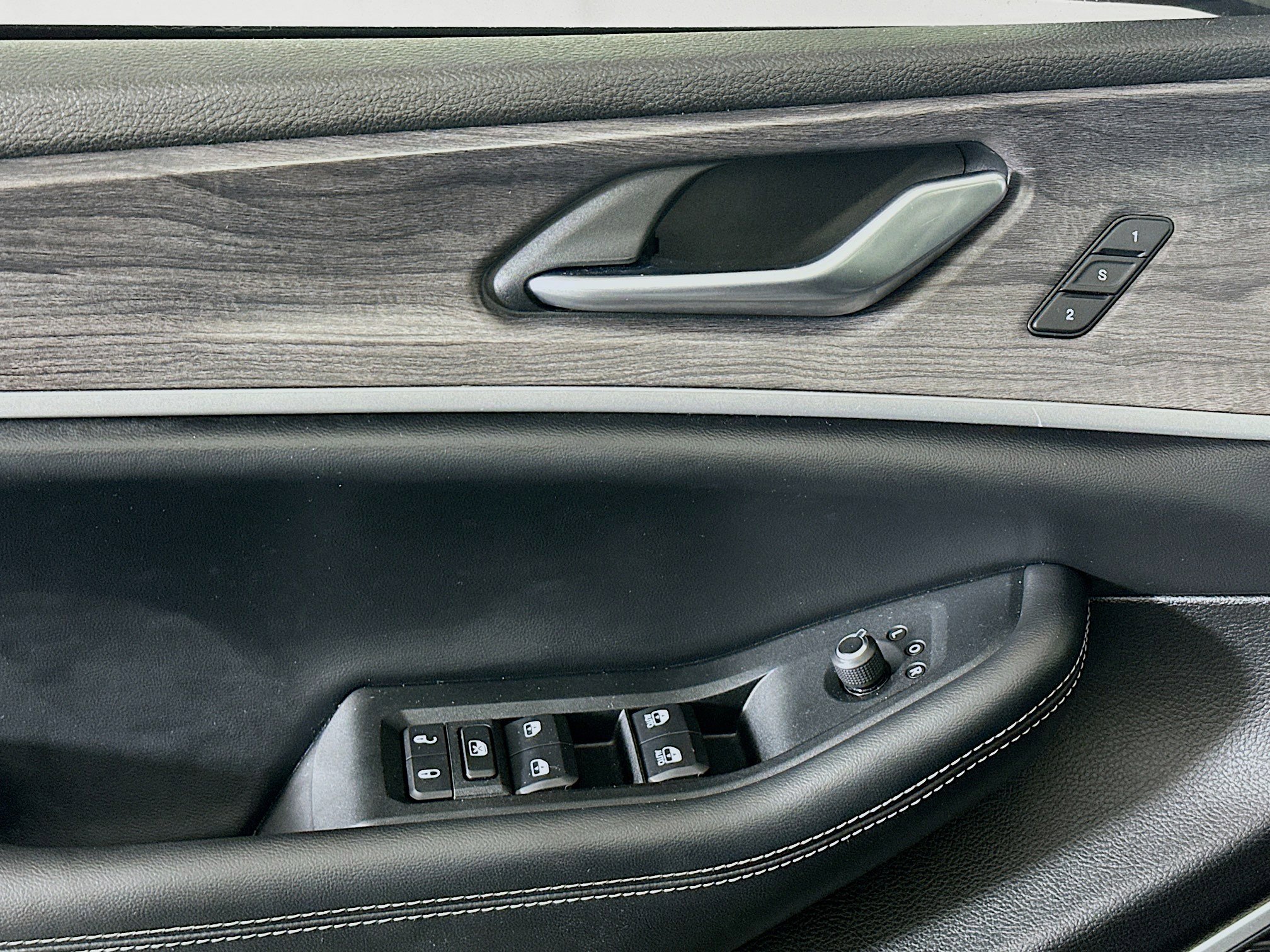 Used 2022 Jeep Grand Cherokee Limited 4xe image 15