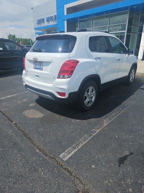 Used 2020 Chevrolet Trax LT w/ LT Convenience Package FWD image 2