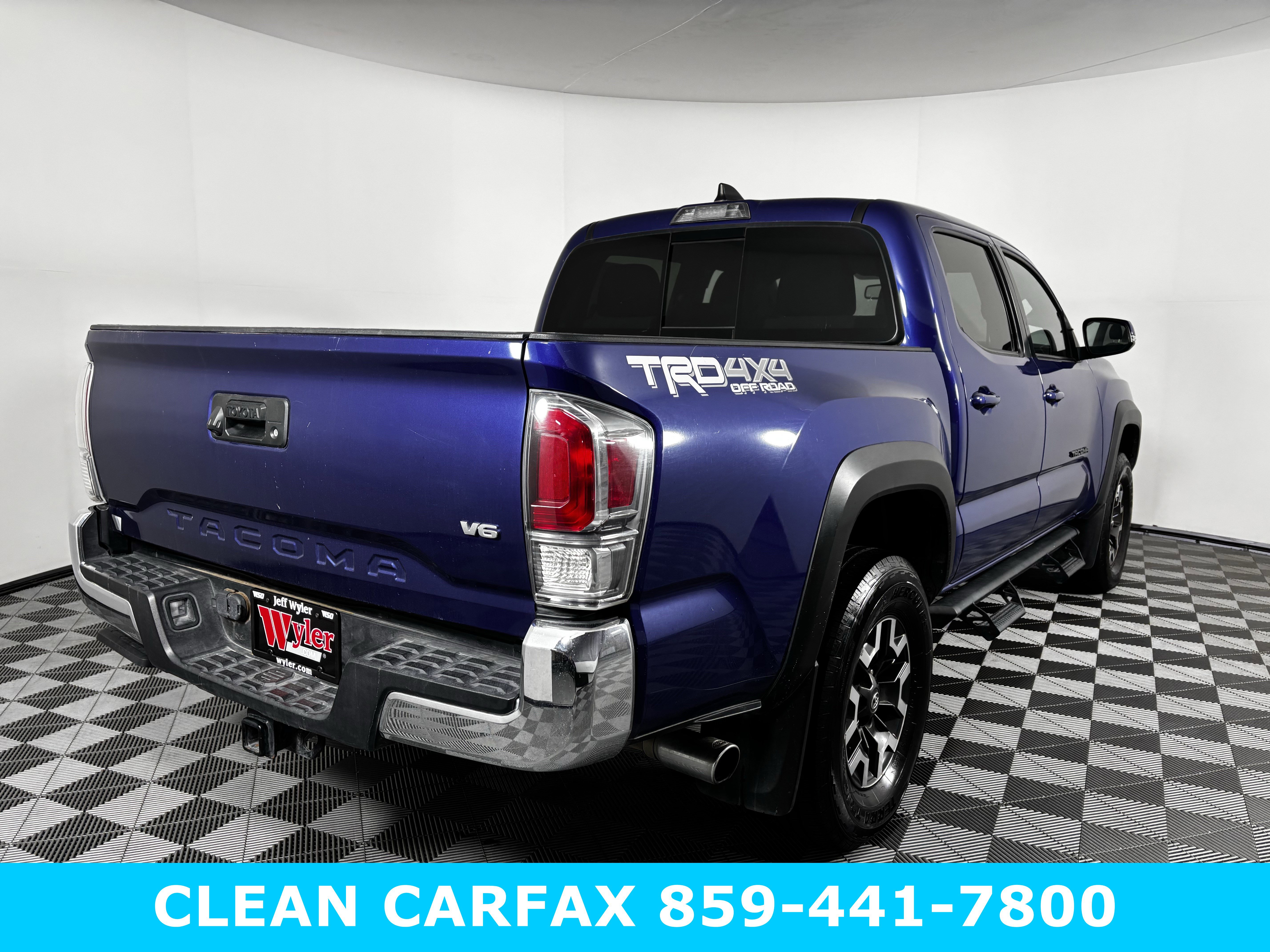 Used 2022 Toyota Tacoma TRD Off-Road image 11