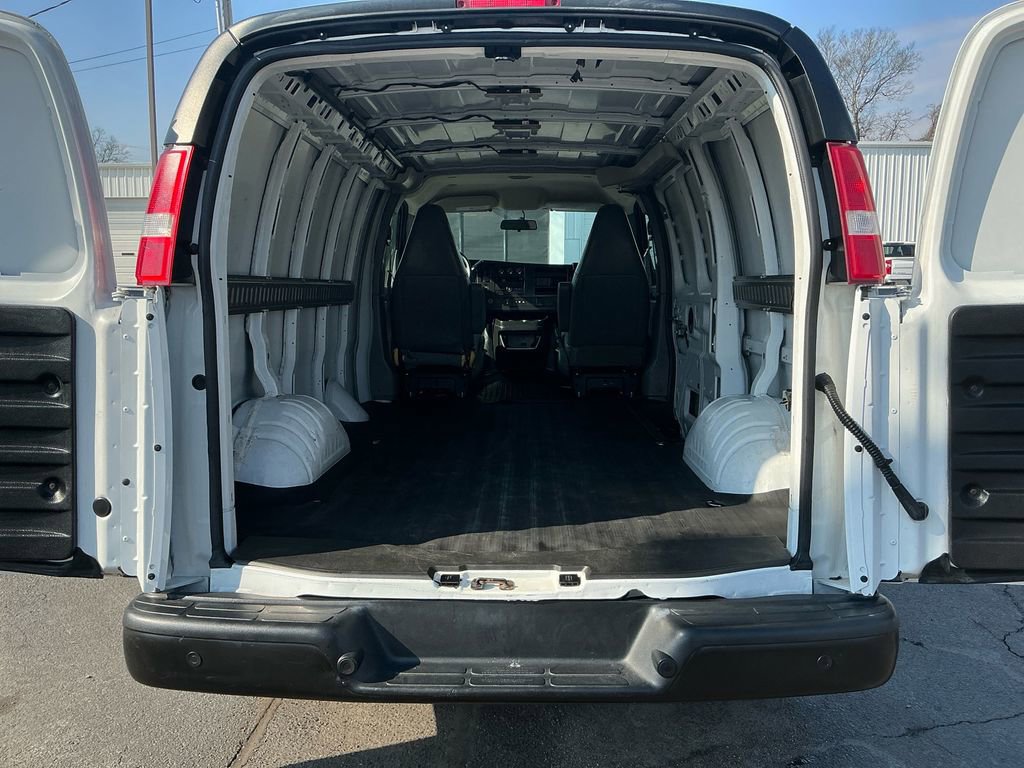 Used 2018 Chevrolet Express 2500 image 24