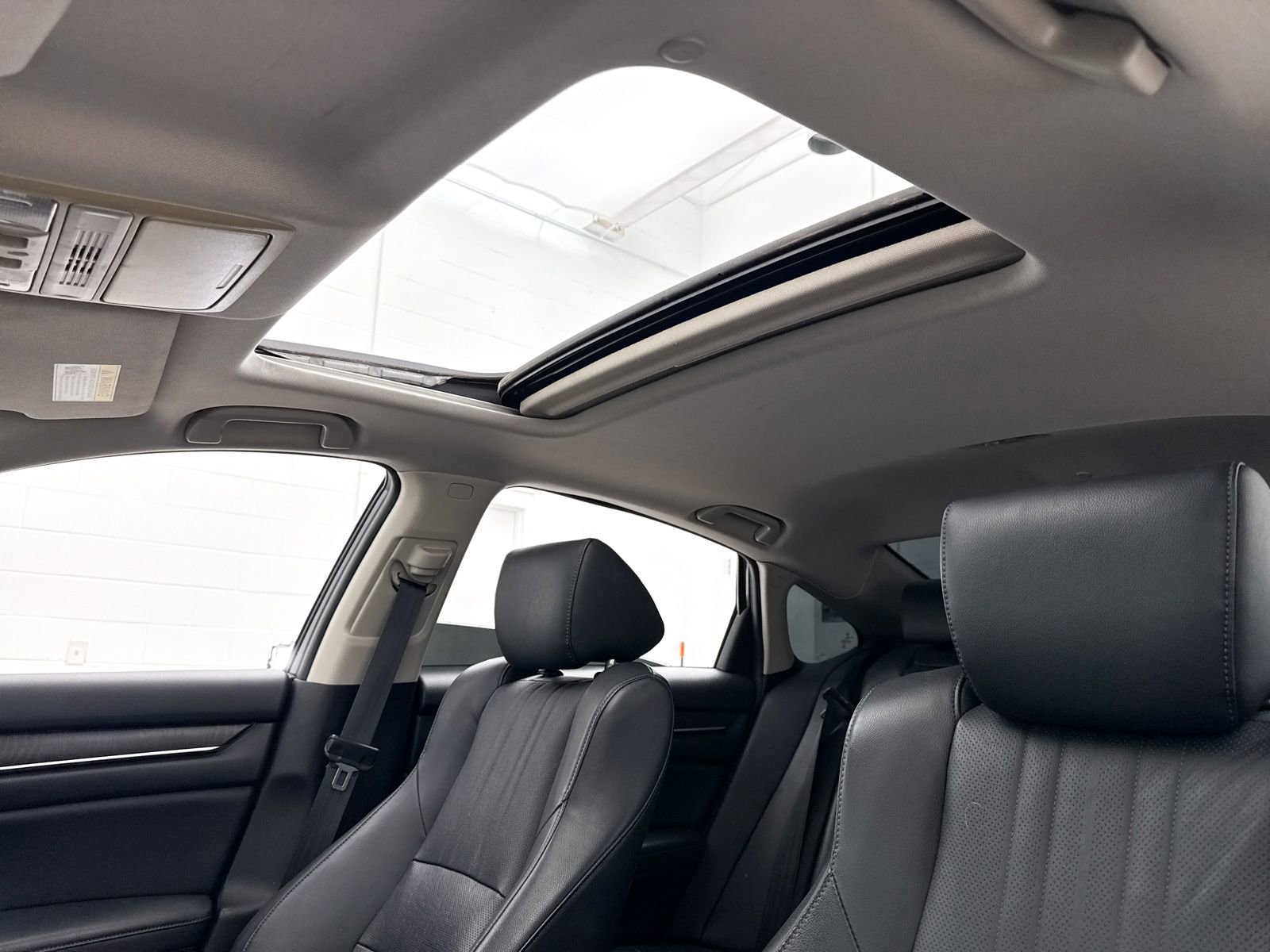 Used 2018 Honda Accord EX-L image 3