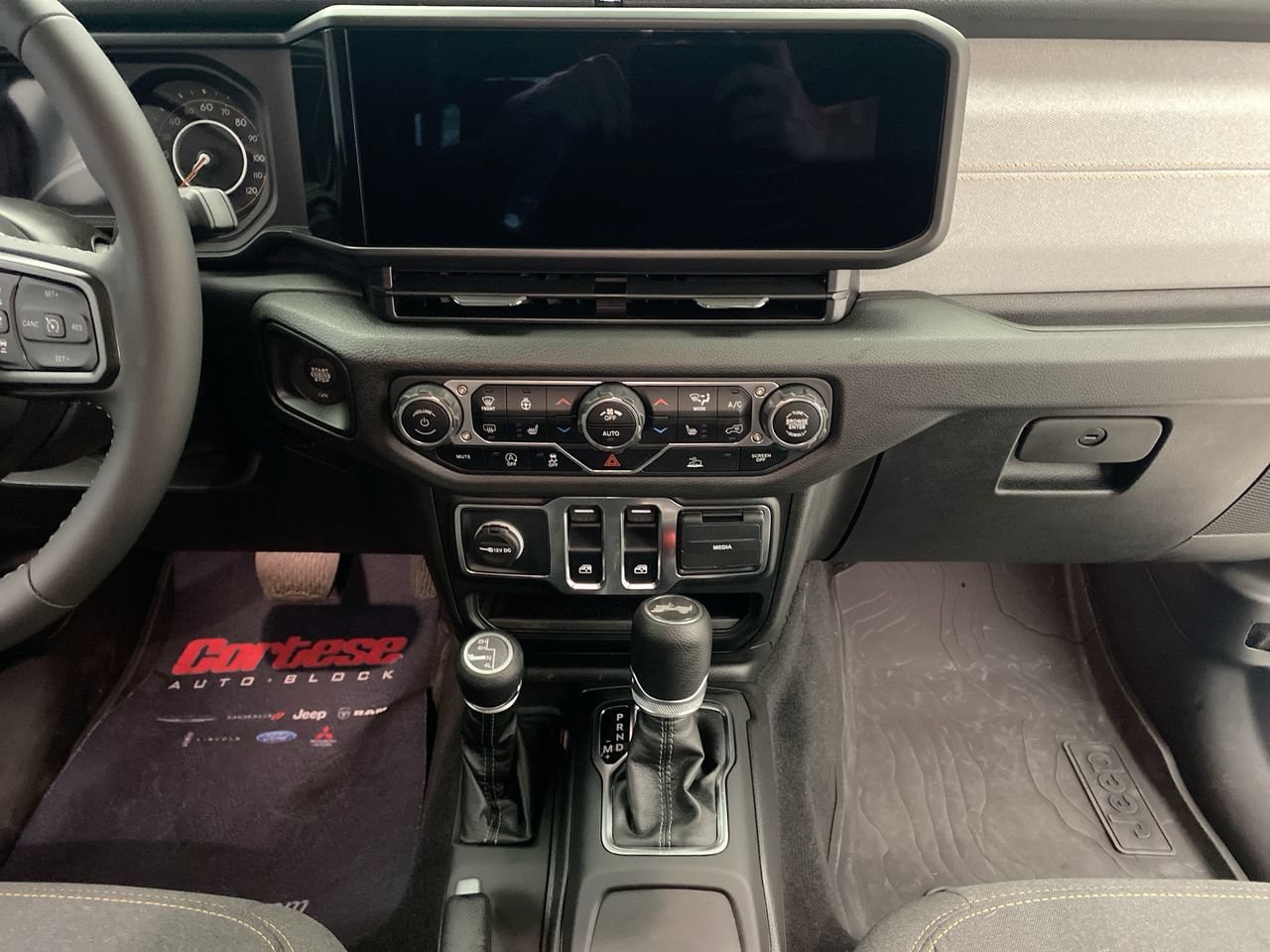 Used 2025 Jeep Wrangler Sport AWD/4WD image 21
