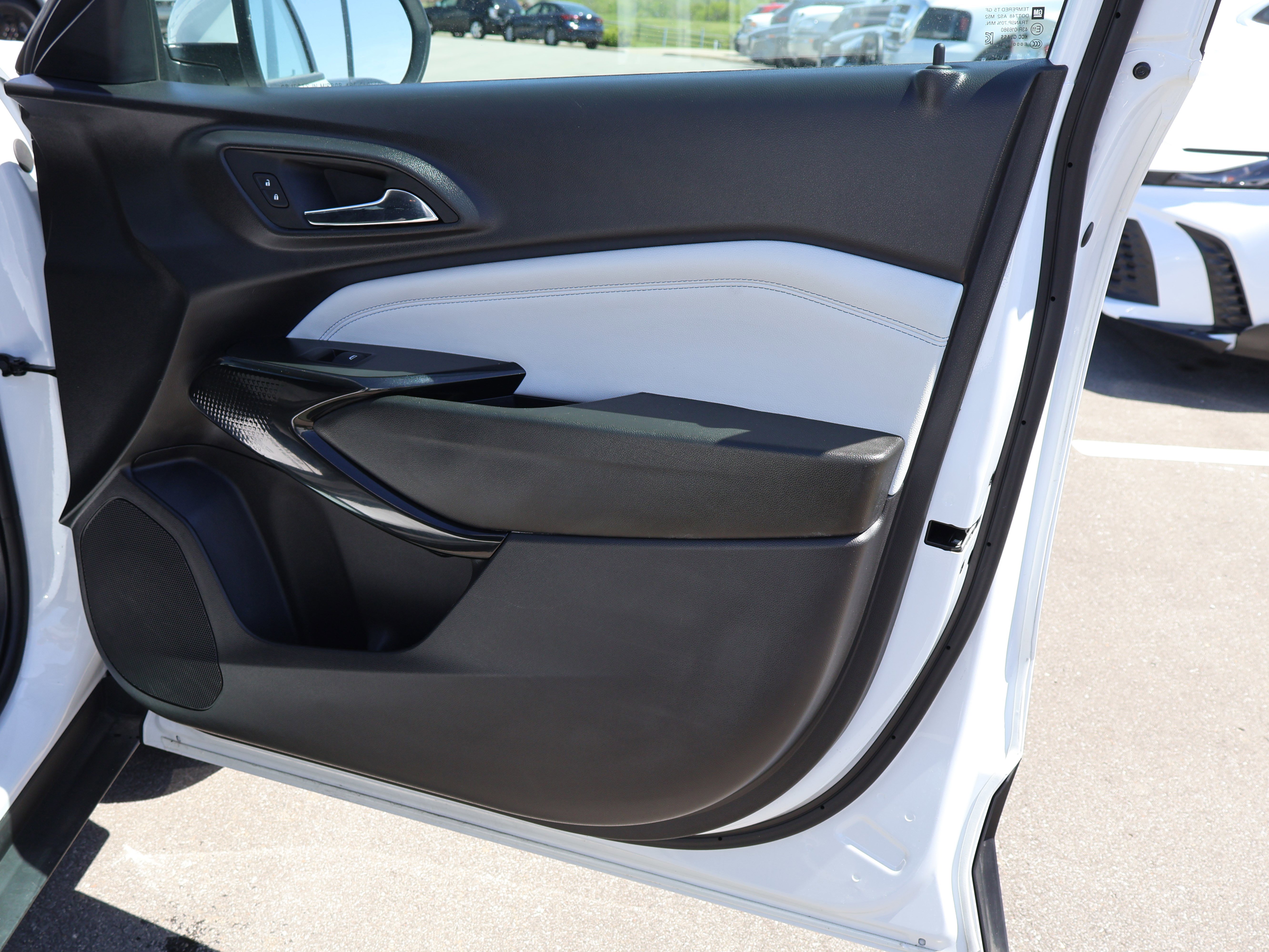 Used 2025 Chevrolet Trax LT w/ LT Convenience Package FWD image 11