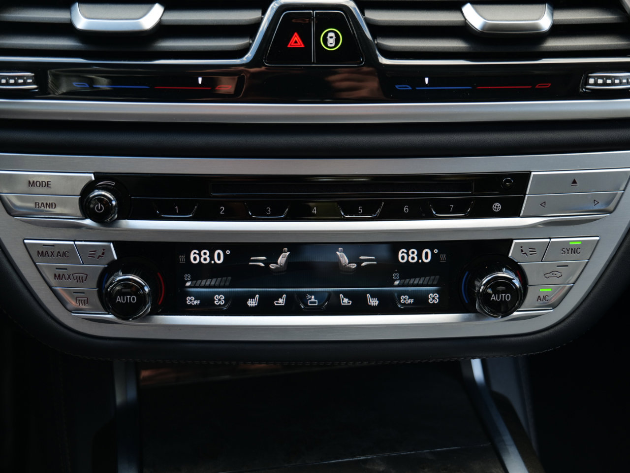 Used 2018 BMW M760i xDrive image 31