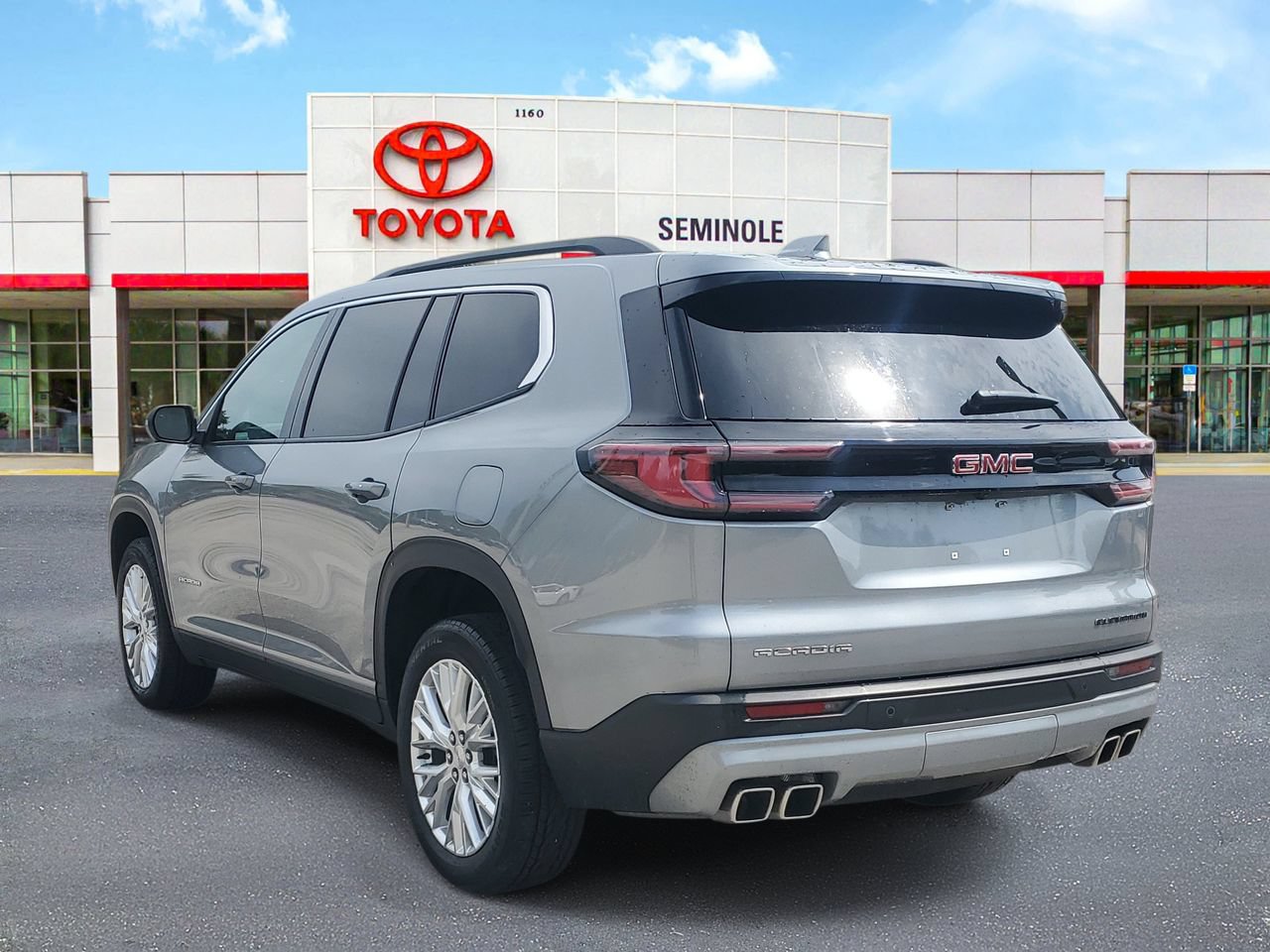 Used 2024 GMC Acadia Elevation w/ Luxury Package FWD image 4