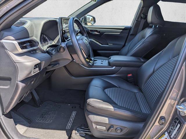 Used 2023 Toyota Highlander XSE FWD image 17