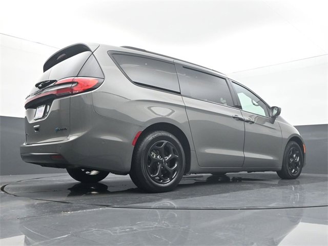 Used 2021 Chrysler Pacifica Touring-L w/ S Appearance Package image 11