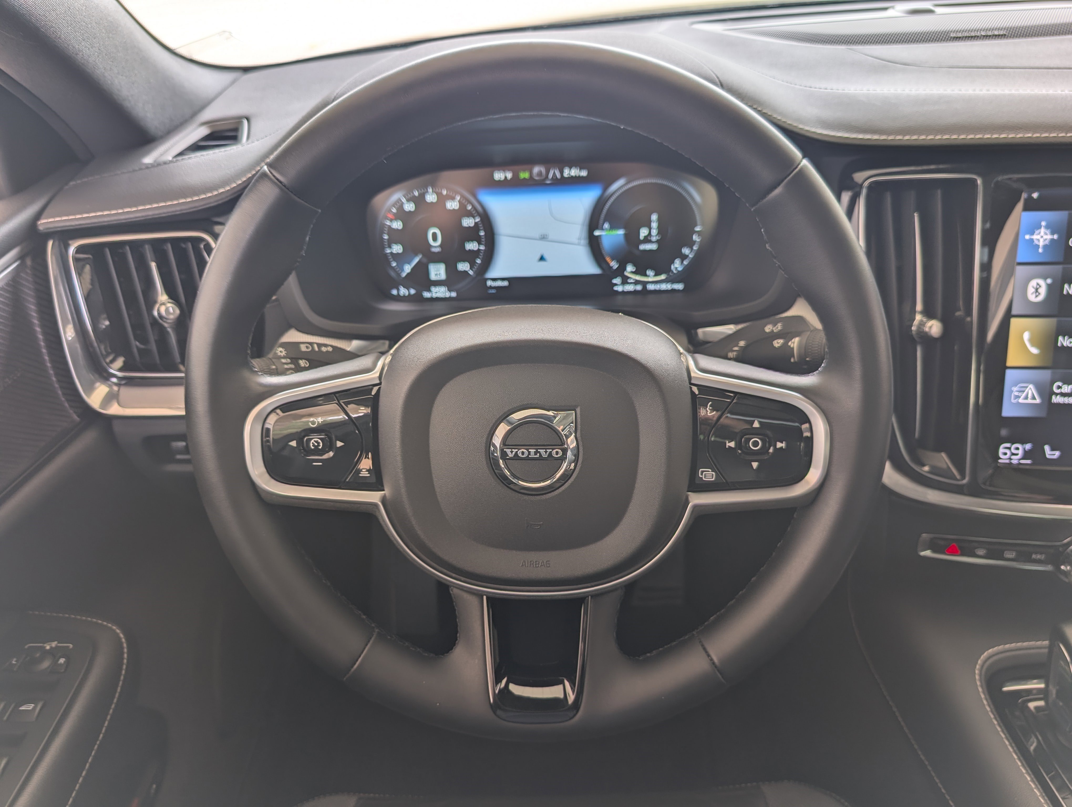 Used 2022 Volvo S60 T8 R-Design image 24