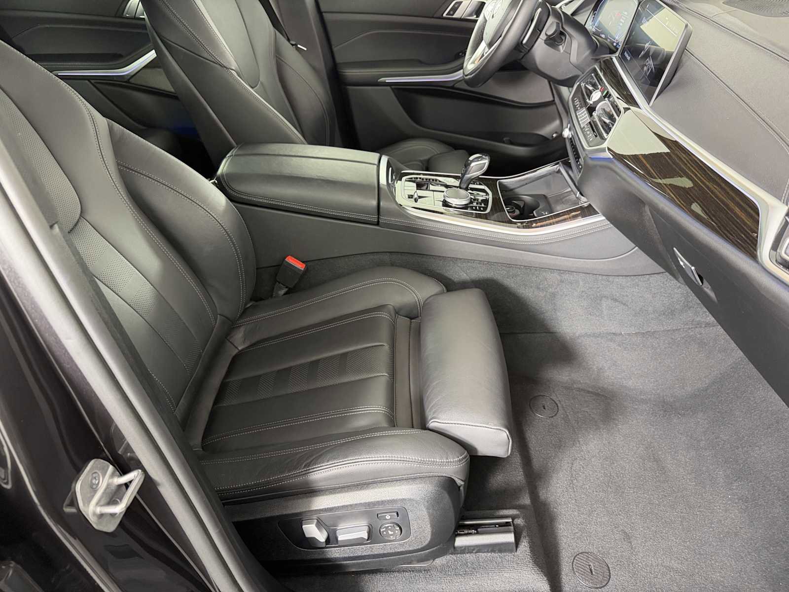 Used 2021 BMW X5 xDrive45e w/ Premium Package image 11