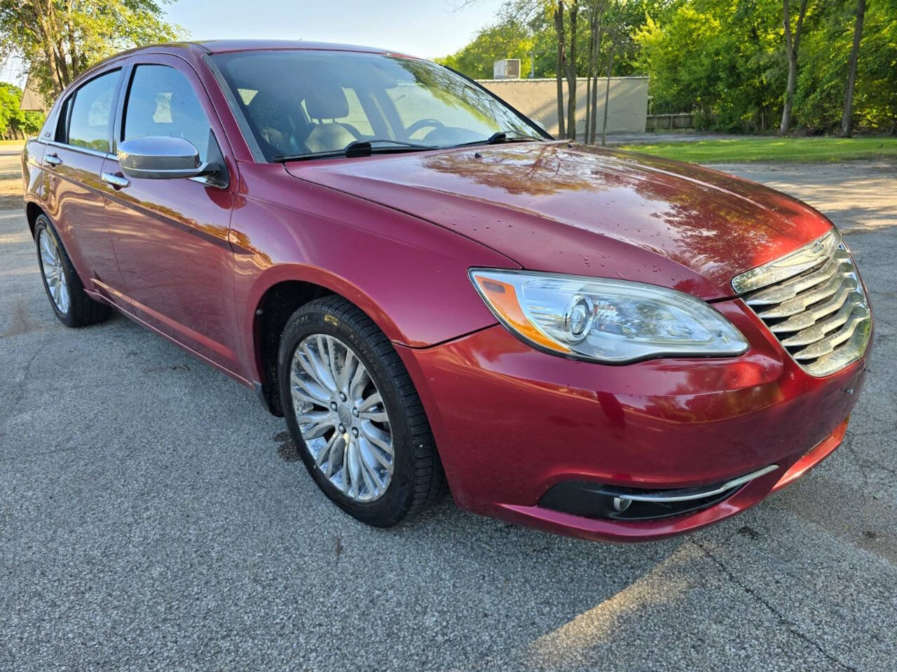 Used 2011 Chrysler 200 Limited FWD image 3