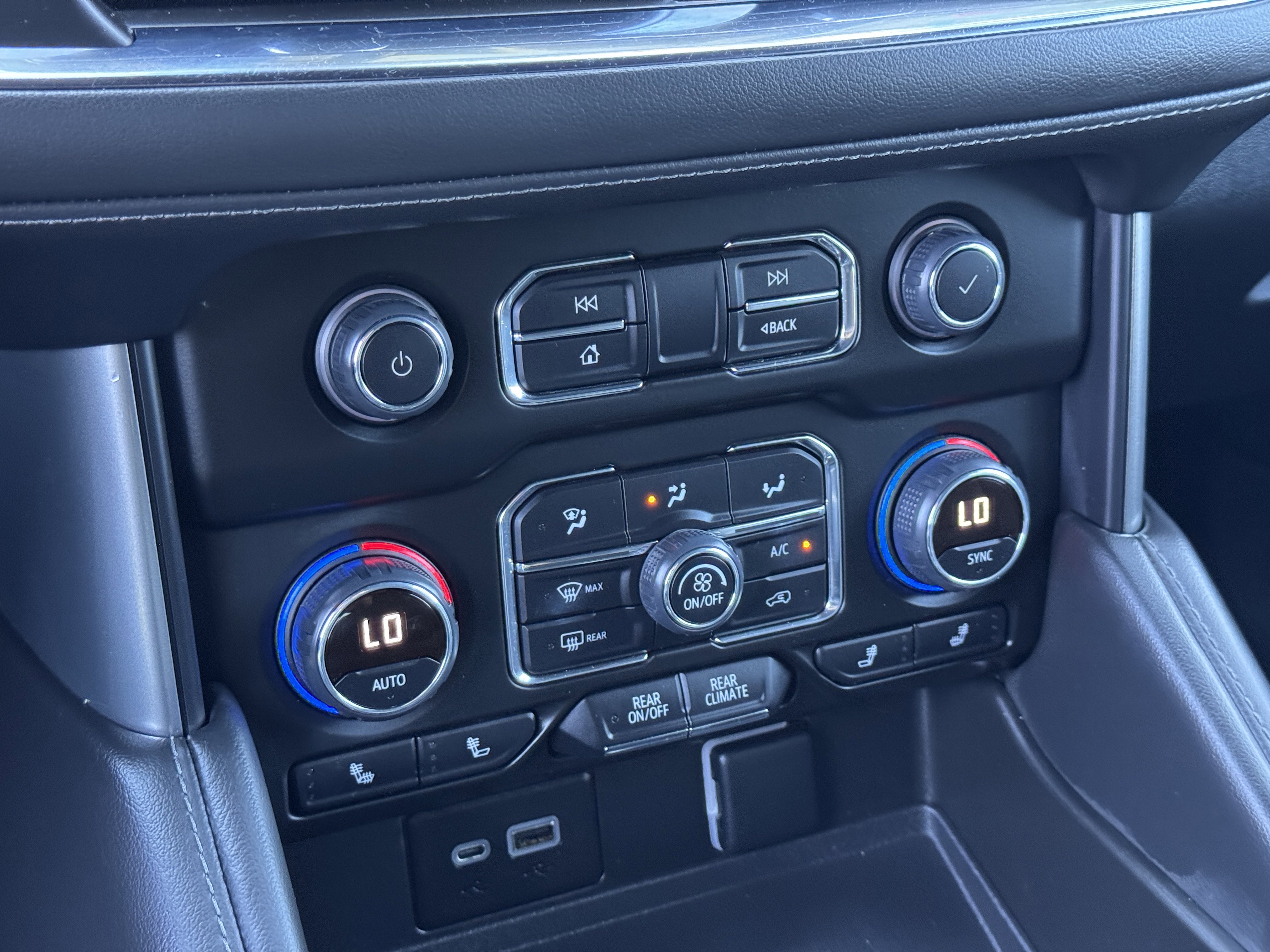 Certified 2022 Chevrolet Tahoe Z71 w/ Luxury Package image 28