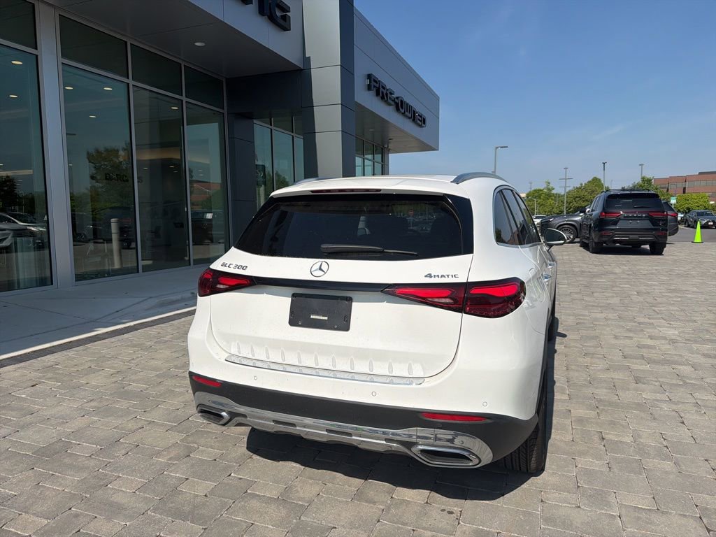 Used 2023 Mercedes-Benz GLC 300 4MATIC image 12
