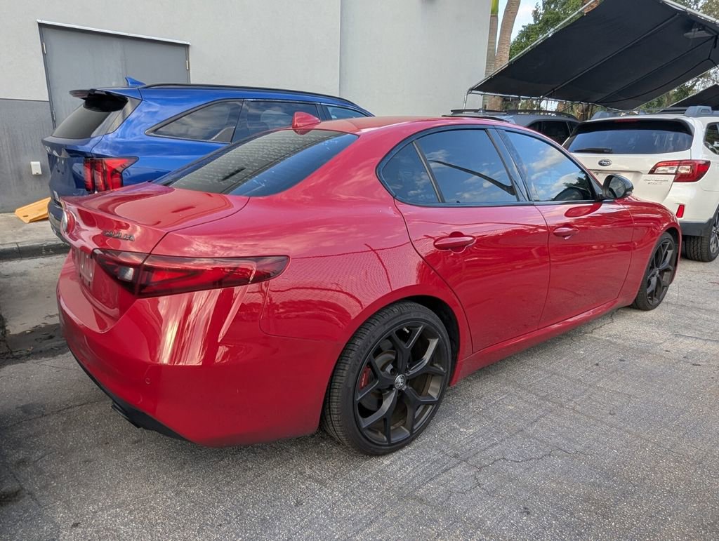 Used 2019 Alfa Romeo Giulia w/ Nero Edizione RWD image 4
