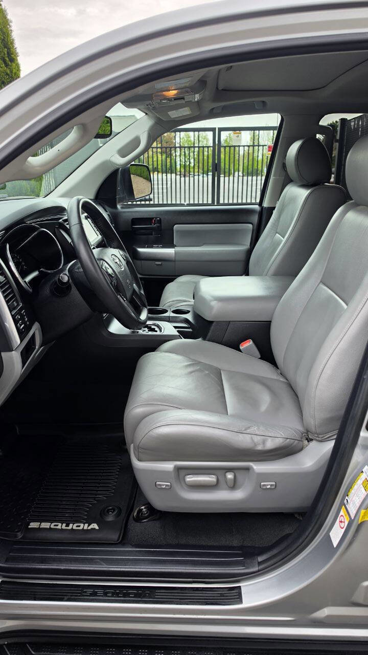 Used 2020 Toyota Sequoia SR5 w/ Premium Package AWD/4WD image 9