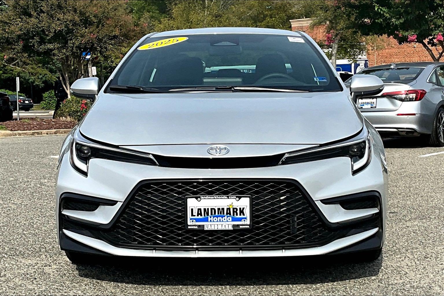 Used 2025 Toyota Corolla SE FWD image 3