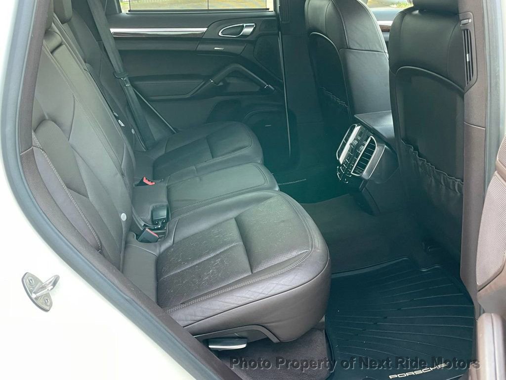 Used 2011 Porsche Cayenne S AWD/4WD image 12