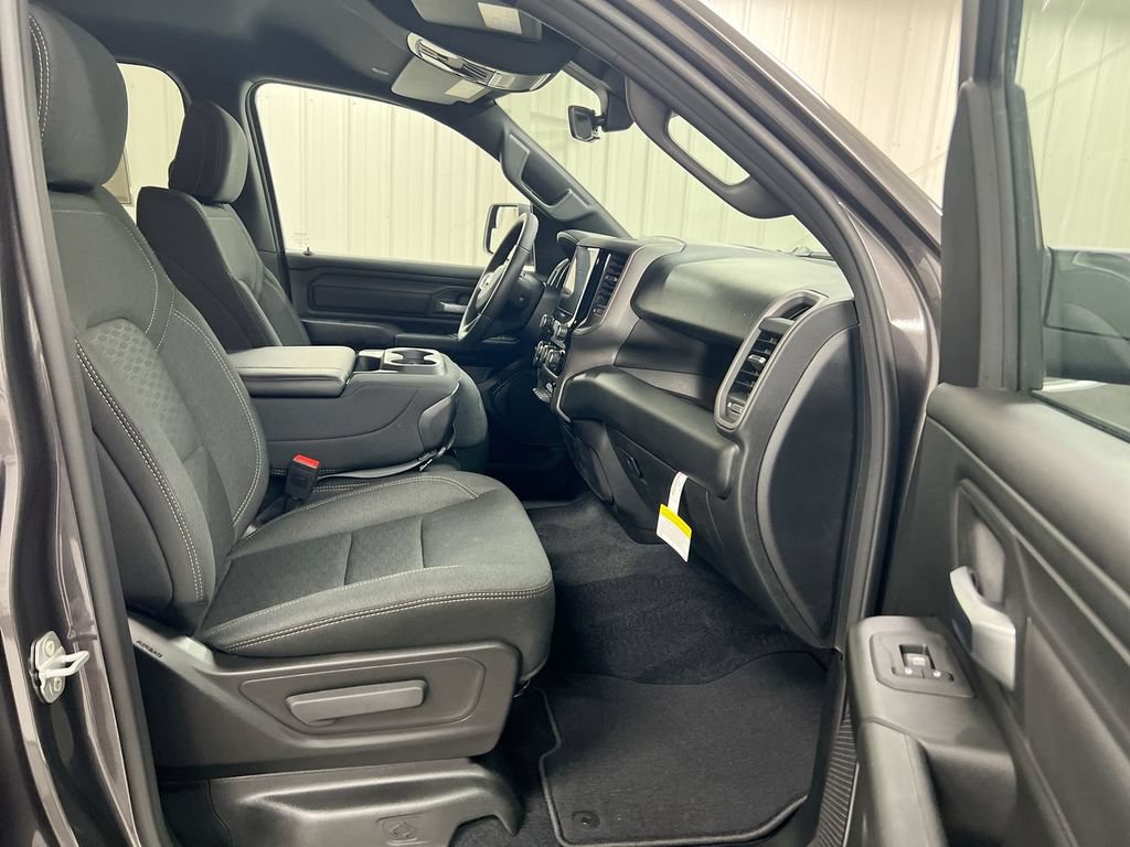 New 2026 RAM 1500 Express AWD/4WD image 21