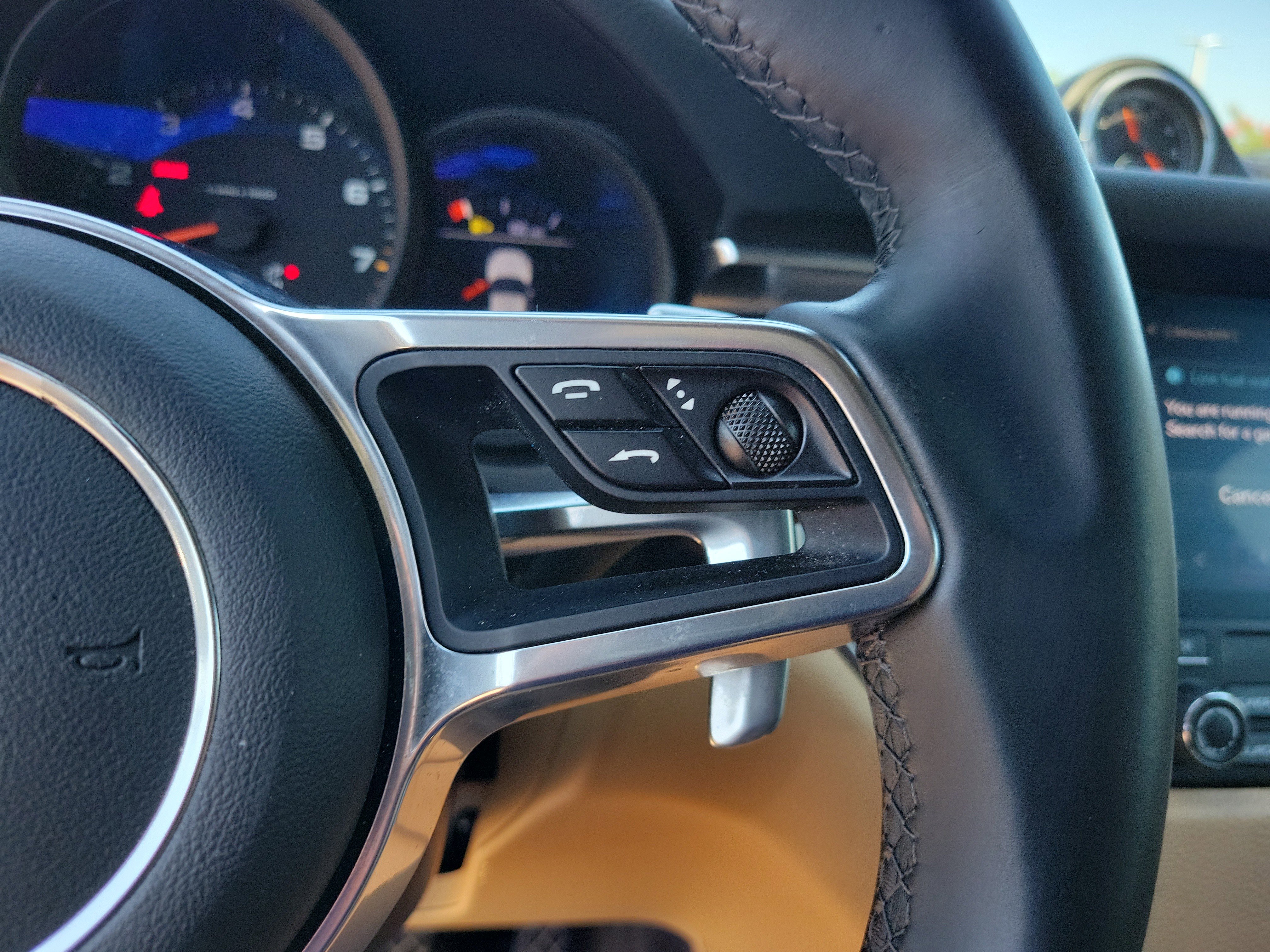 Used 2018 Porsche Macan AWD/4WD image 27