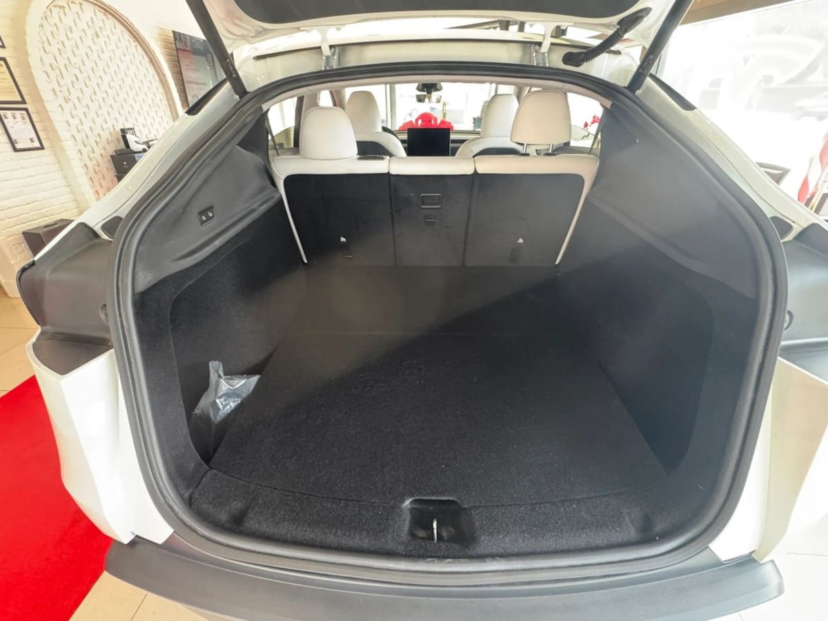 Used 2026 Tesla Model Y 2WD image 26