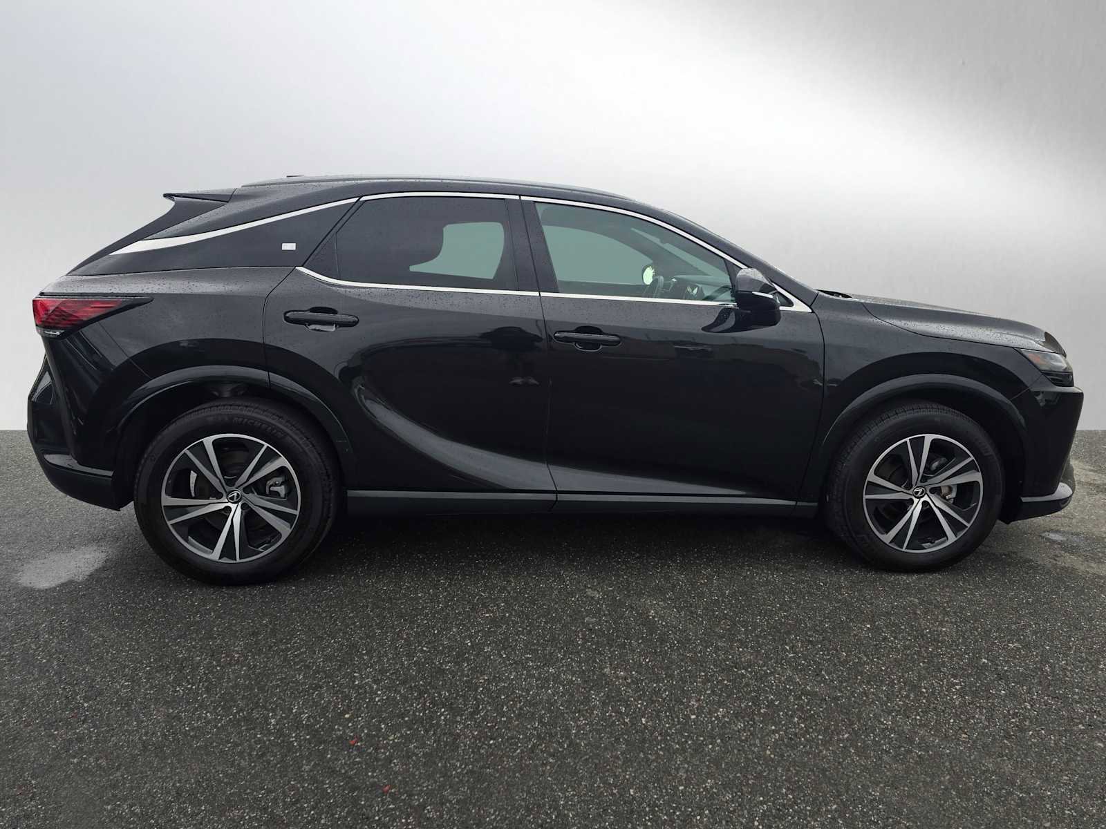 Used 2023 Lexus RX 350 Premium w/ Accessory Package image 2