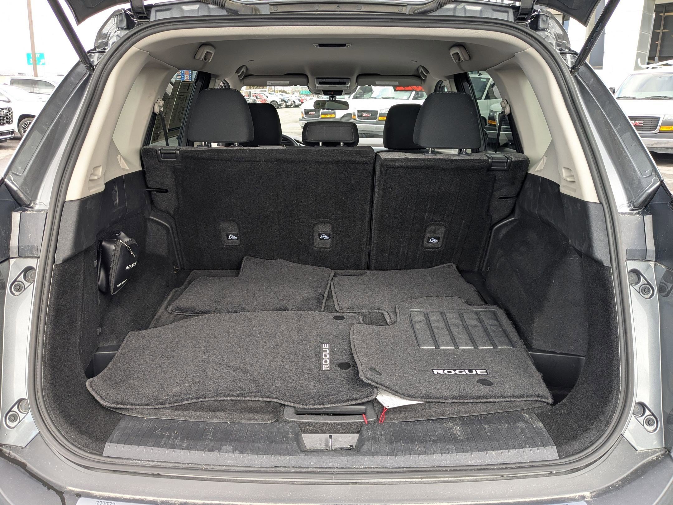 Used 2022 Nissan Rogue SV image 28