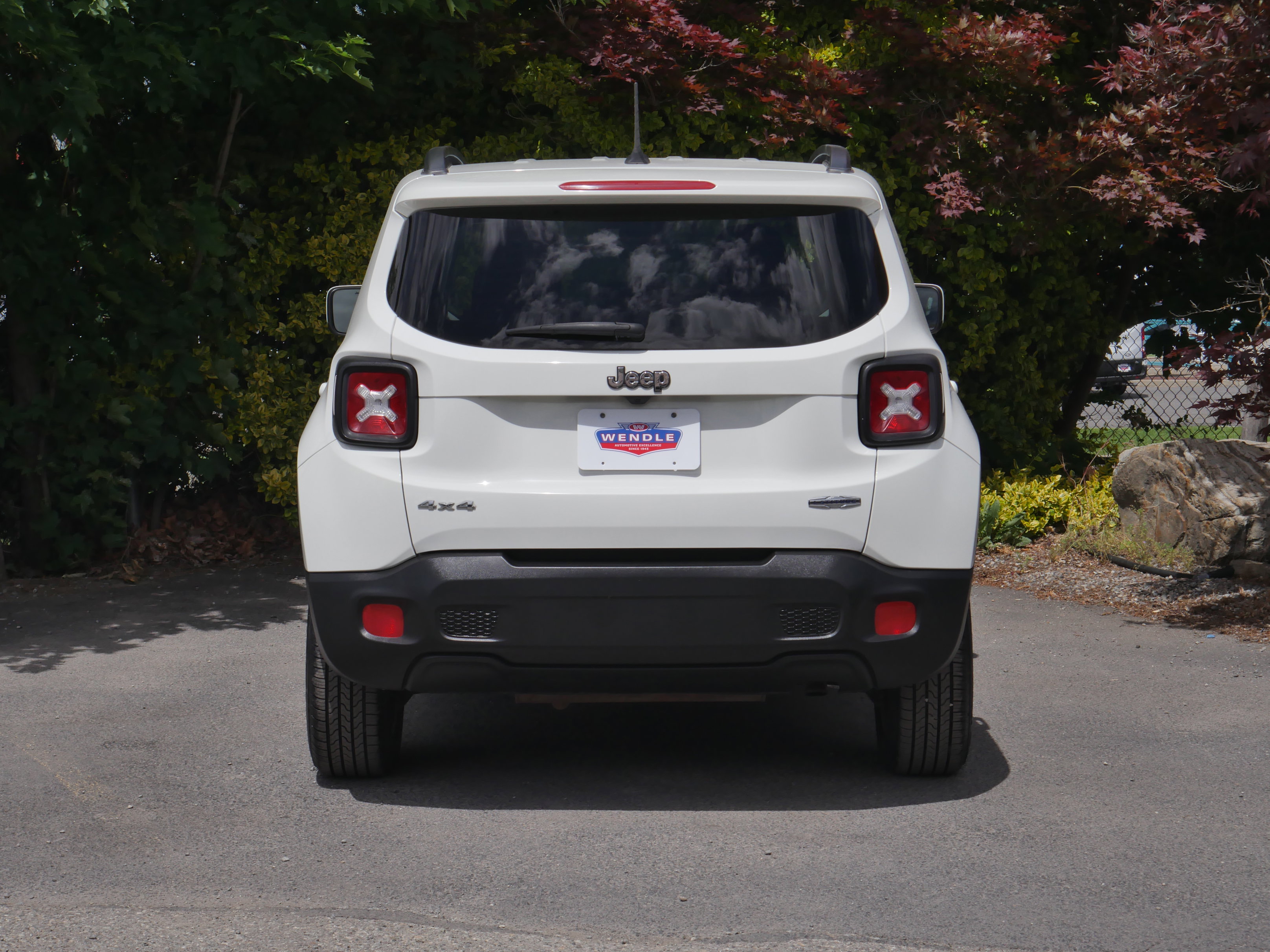 Used 2017 Jeep Renegade Latitude AWD/4WD image 21