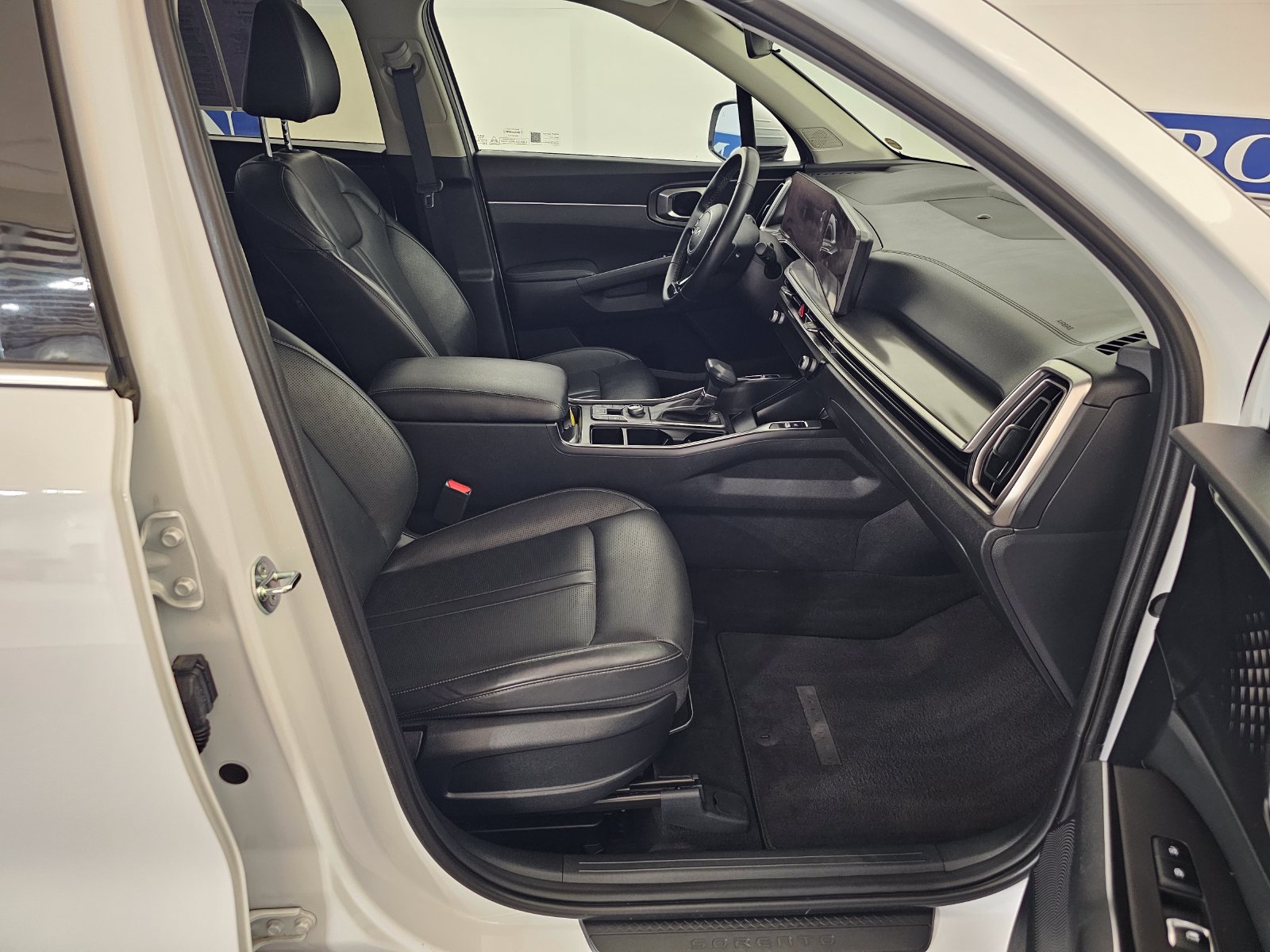 Used 2024 Kia Sorento S w/ Panoramic Sunroof Package FWD image 30