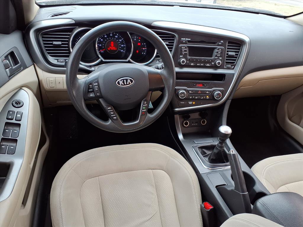 Used 2011 Kia Optima LX image 4