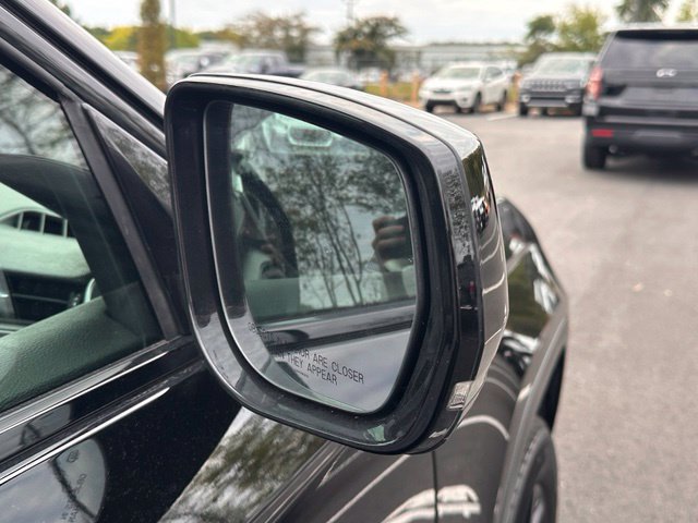 Used 2025 Jeep Grand Cherokee Altitude AWD/4WD image 14