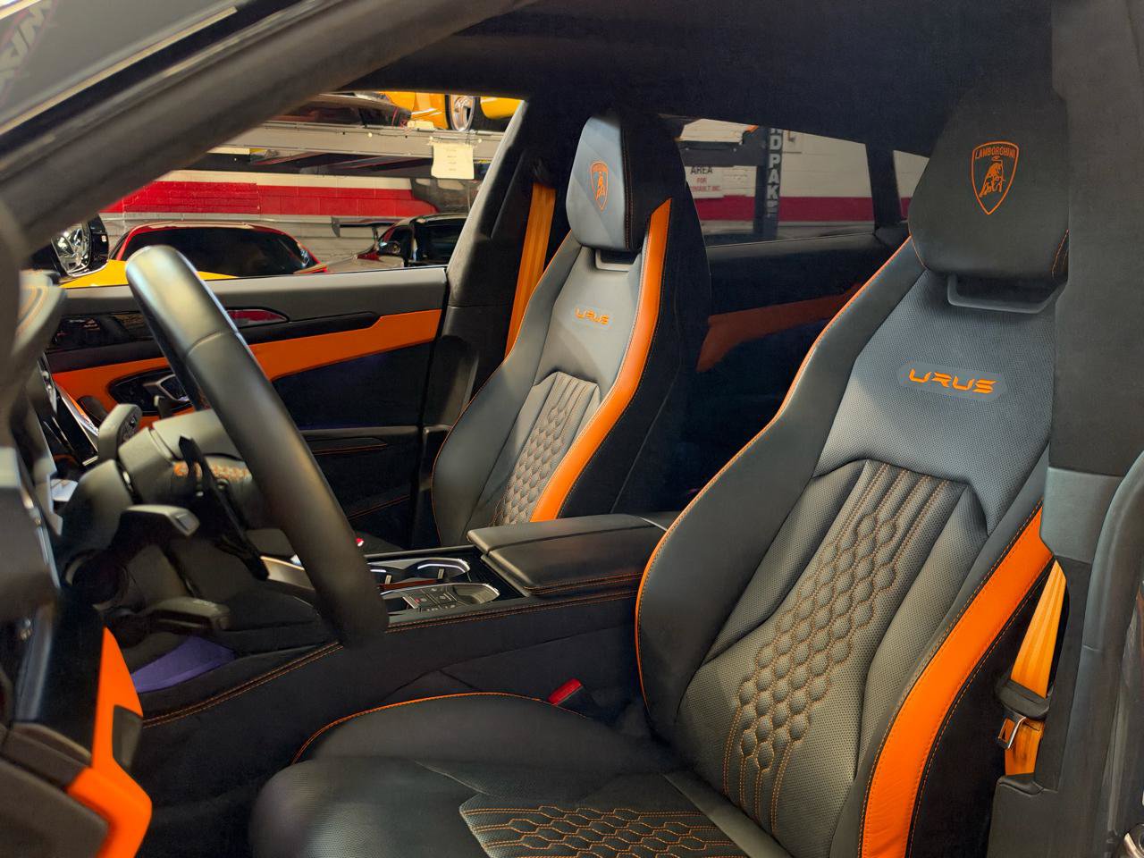 Used 2024 Lamborghini Urus S AWD/4WD image 16